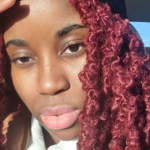 Meet your Posher, Esmeralda